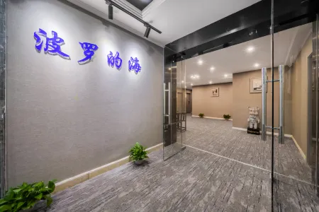 Baltic Hotel (Chongqing Jiefangbei Pedestrian Street Hongyadong Branch)