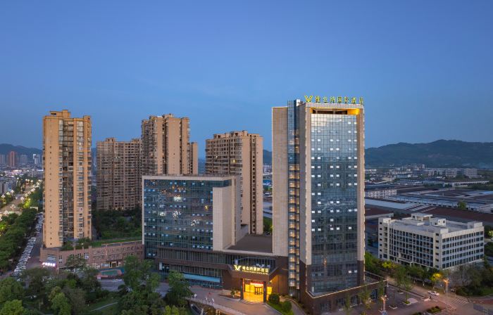 Vienna International Hotel (Luxian High Speed Railway Station Government Affairs Center)