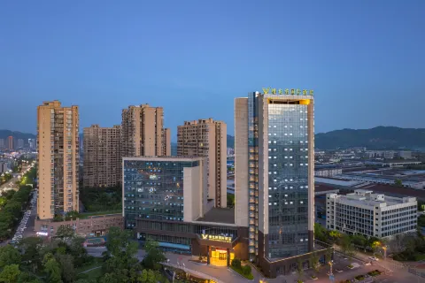 Vienna International Hotel (Luxian High Speed Railway Station Government Affairs Center)