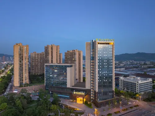 Vienna International Hotel (Luxian High Speed Railway Station Government Affairs Center) Hotel di Lu County