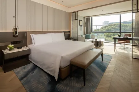 Shanghai Expo Riverside Hotel