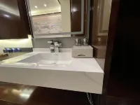 Wang Family No. 8 Courtyard Homestay (Wang Family Courtyard Ticket Office) 링스 호텔
