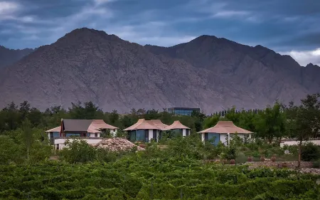 Stray Birds Weixv Hotel Отели рядом с достопримечательностью «Yinchuan Han Meilin Art Museum»