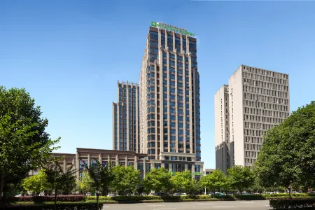 Wyndham Garden Hotel Nanchang Tang Ning Отели рядом с достопримечательностью «Yuweizhou Park»