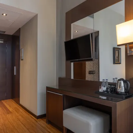 Barcelona Hotel Colonial Отели рядом с достопримечательностью «Зоопарк Барселоны»