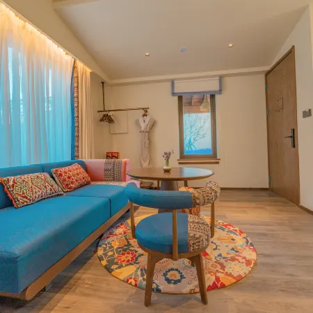 Nalati  Nianhuawan Hayinsai Resort Hotel Отели в г. Синьюань