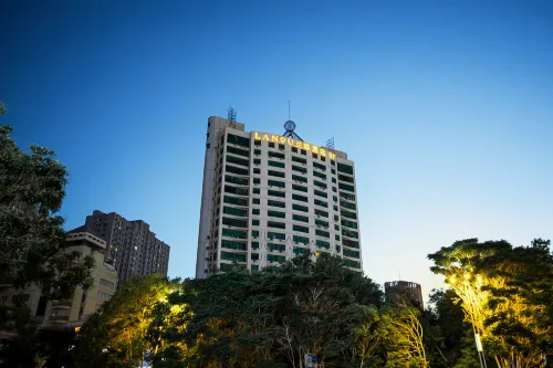 LANOU Hotel (Korla Jindu Square Peacock River Store)