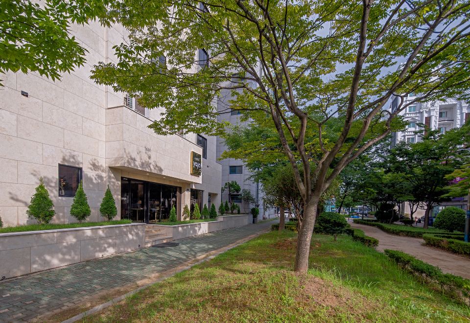 호텔야자 목포평화광장점 주변 갓바위