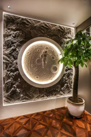 Neixiang Nuan+ Smart Cinema Hotel (Dingrong Huafu) Отели рядом со станцией Neixiang Railway Station