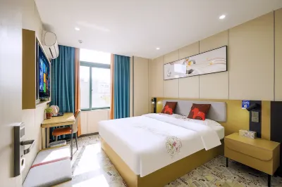 Junyi Hotel(Lujia Town Tongjing Road store) Отели рядом со станцией Huaqiao жд вокзал