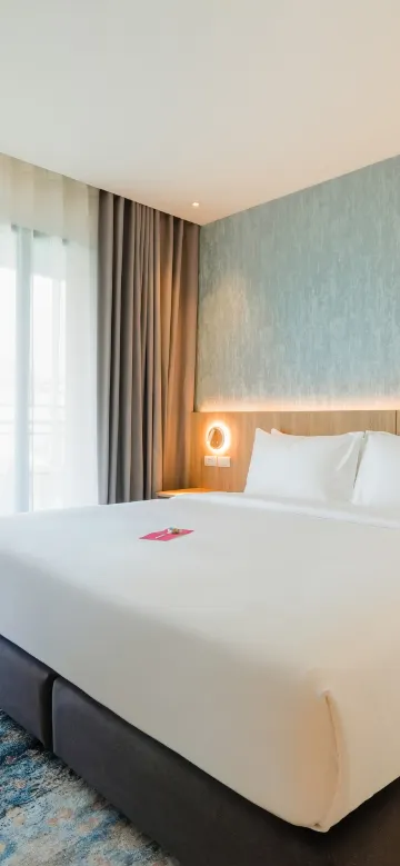 ห้องดีลักซ์ เตียงใหญ่ 1 เตียง