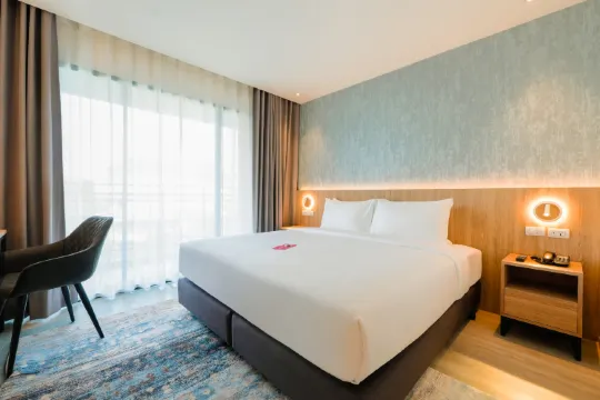 ห้องดีลักซ์ เตียงใหญ่ 1 เตียง