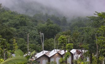 Halo Retreat - Housity