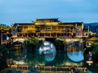 Kechao Light Luxury Hotel (Fenghuang Ancient City Scenic Area Hongqiao Branch) - Romantic