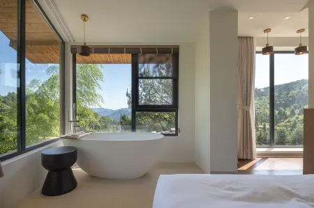 Vretreats· Star Lodge Takada  Boutique Hotel Отели рядом с достопримечательностью «Qianjiangyuan National Forest Park»