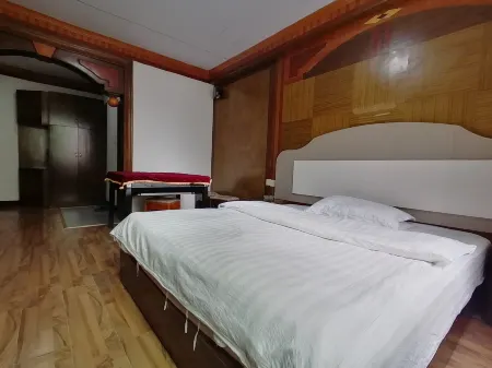 Shidai Hotel Отели рядом с достопримечательностью «Mao Zedong Former Residence (Northwest to Sanwan Travel Shopping Center)»