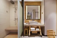 Maison New Century Hotel Putuo World Donggang Zhoushan Hotel in zona Zhishan Pavilion