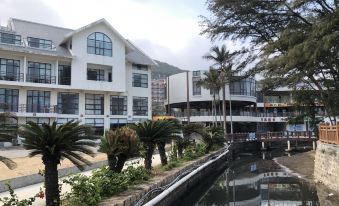 Peninsula Holiday Inn (Bayside) Hotel