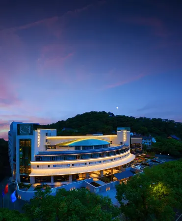 WINTOURY HOTEL Отели рядом с достопримечательностью «Baiyun Pavilion»