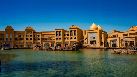 KARAVANSARAY Turkistan Harbour Hotel - Free FLYING THEATRE Entrance Отели рядом с достопримечательностью «Мавзолей Ходжи Ахмеда Ясави»