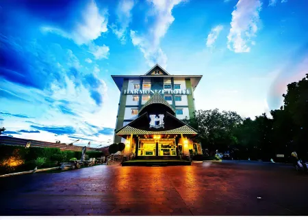 Harmonize Hotel Chiang Mai Отели рядом с достопримечательностью «Wat Don Chan»