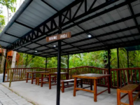 Ayong's Adventure Park Hotels in Silang