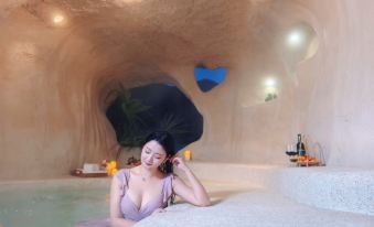 ARTINN Cave Hot Spring Designer Hotel (Anji Cloud Meadow Tourism Resort Branch)