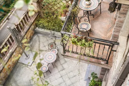 Pengzhou Qingqing Garden Homestay Отели рядом с достопримечательностью «Bailu Limestone Cave Wonder Peak»