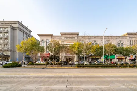 HaoKe E-Sports Hotel (Shanghai Jinshan City Beach)