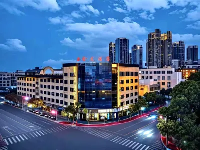Golden Dragon Hotel (Red River Maitreya Branch) Hotels in Qinglai Park