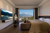 閱時·麓鳴山贊LumingHeights｜IMAX電影畫框·日照金山攬景民宿