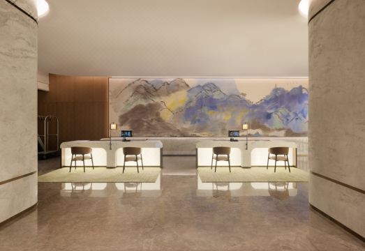 4. 엠릴리 호텔..