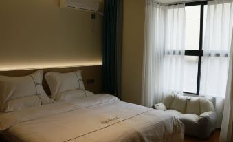 Qingfeng Xiaozhu Hotel