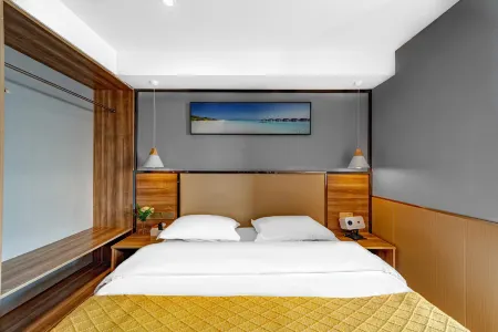 Zhuote Apartment (Qingdao May Fourth Square)