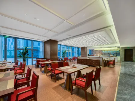 Suqian Laser Industrial Park Maison New Century Hotel Отели рядом с достопримечательностью «Suqian Industry Secondary Specialized School»