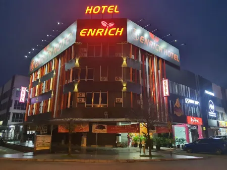 Enrich Hotel Setia Alam by uBook Отели рядом с достопримечательностью «UITM Puncak Perdana»