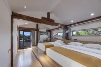 Yunjian Hot Spring Lake Guesthouse