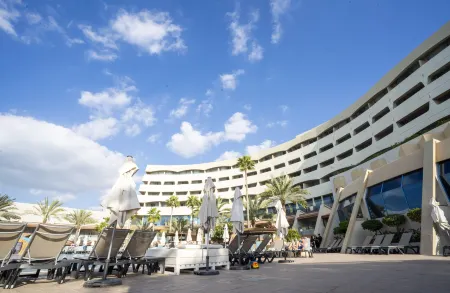 Occidental Sharjah Grand Отели рядом с достопримечательностью «Шарджа Экспо Сентр»