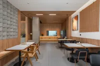 Puding Shiyue Hotel