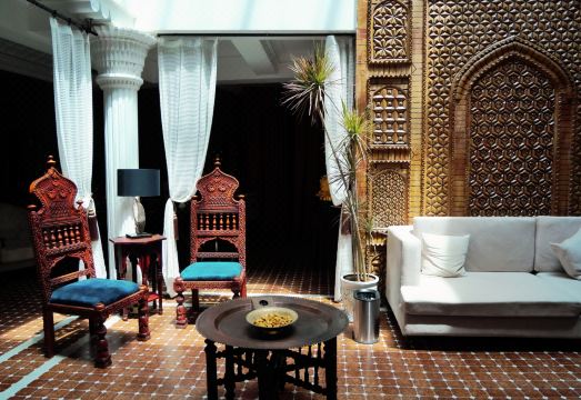 CAMEL SHADOW IN WEST의 깔끔한 내부