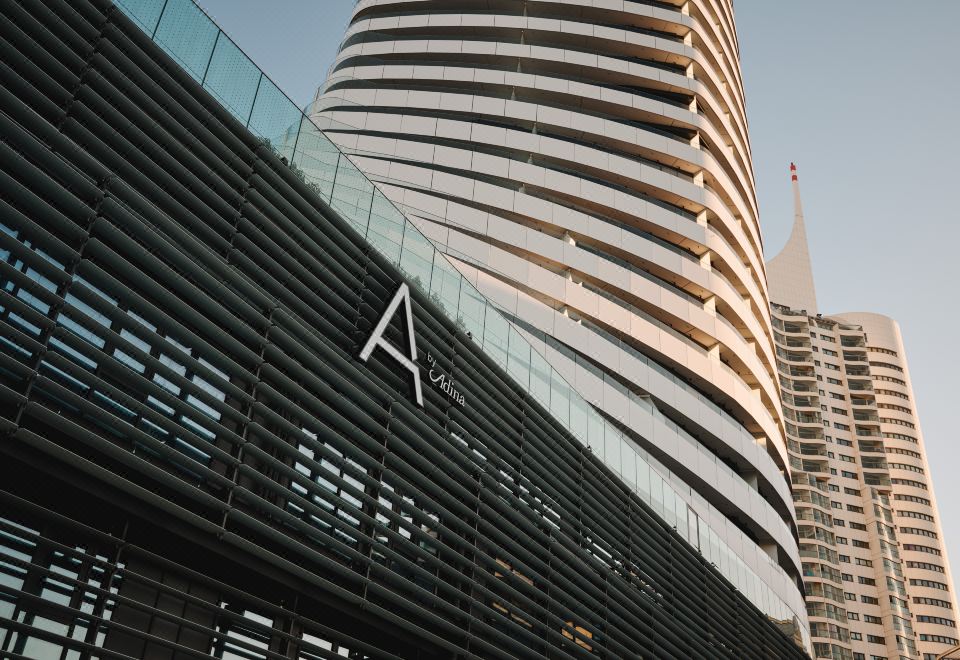 5. 어 바이 아디나..