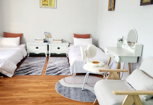 Chimbaa's house 외관