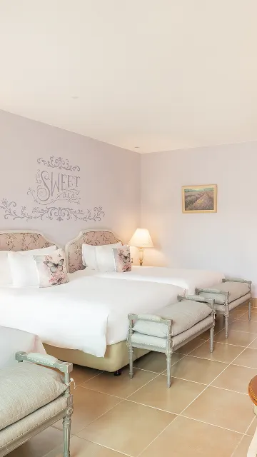 ห้องดีลักซ์ สำหรับ 3 ท่าน (24 Hours Use Of Room) 