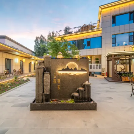 Yining YinSai Courtyard Homestay (Liuxing Street Scenic Area)
