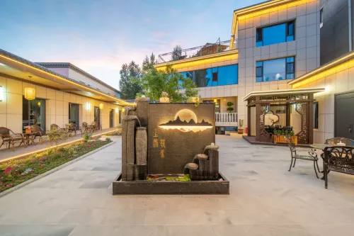 Yining YinSai Courtyard Homestay (Liuxing Street Scenic Area) - Kuntosalit