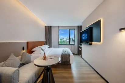 Yifang Hotel (Guangzhou Beijing Road Pedestrian Street, Yide Road Metro Station Branch)