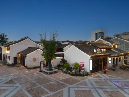 yuanshe sanadu dujiabieyuan（nanxunguzhenbaijianloudian） Отели рядом с достопримечательностью «Zhejiang University of Water Conservancy Hydropower (Nanzhang Campus)»