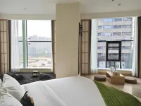 Dragon Cat Elf YOUNG • IS • DIFFERENT Design Hotel - Airport Shuttle