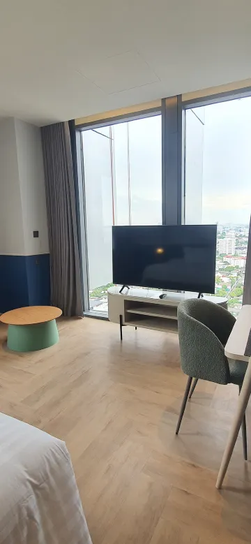 ห้องดีลักซ์ห้องมุมพร้อมวิวเมือง