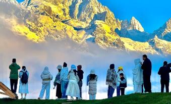 Viewing Snow Mountain and Cloud Sea  Spring Resort Private Villa